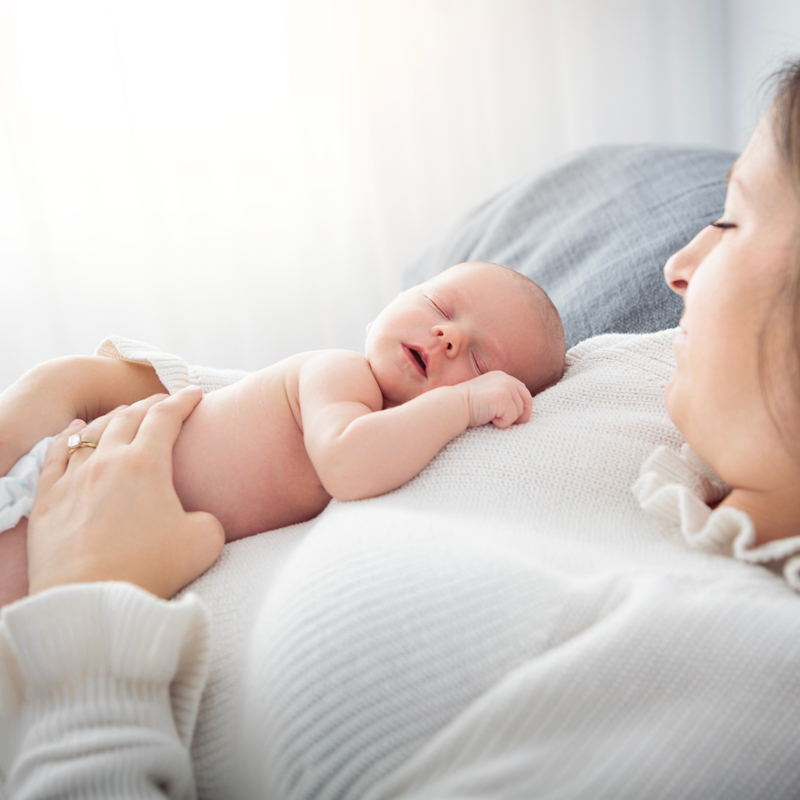 Wochenbettbetreuung zu Hause - Mama mit Baby